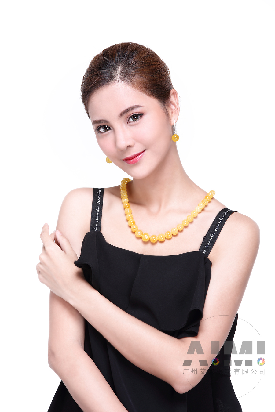 耳环首饰<a href=https://www.airmie.cn/shijuesheying/fuzhuang/ target=_blank class=infotextkey>模特摄影</a> 白底<a href=https://www.airmie.cn/shijuesheying/fuzhuang/ target=_blank class=infotextkey>模特拍摄</a>