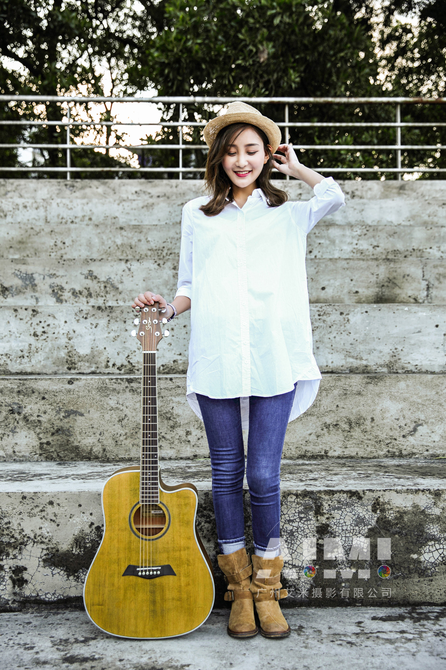 吉他模特场景拍摄吉他<a href=https://www.airmie.cn/shijuesheying/fuzhuang/ target=_blank class=infotextkey>模特摄影</a>